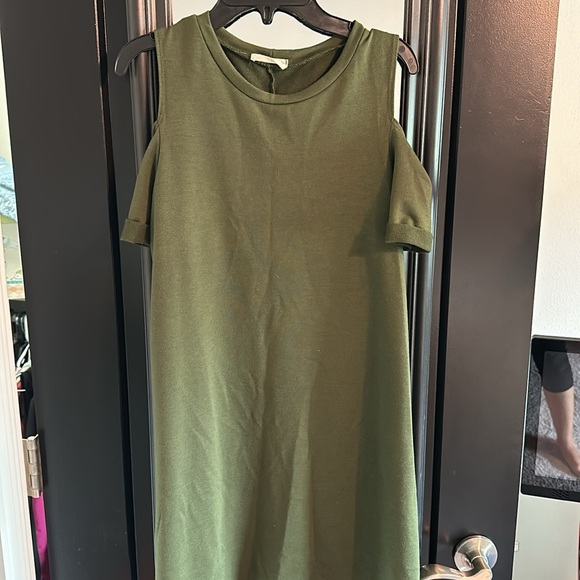 Green Cold Shoulder T Dress - small - Picture 4 of 6